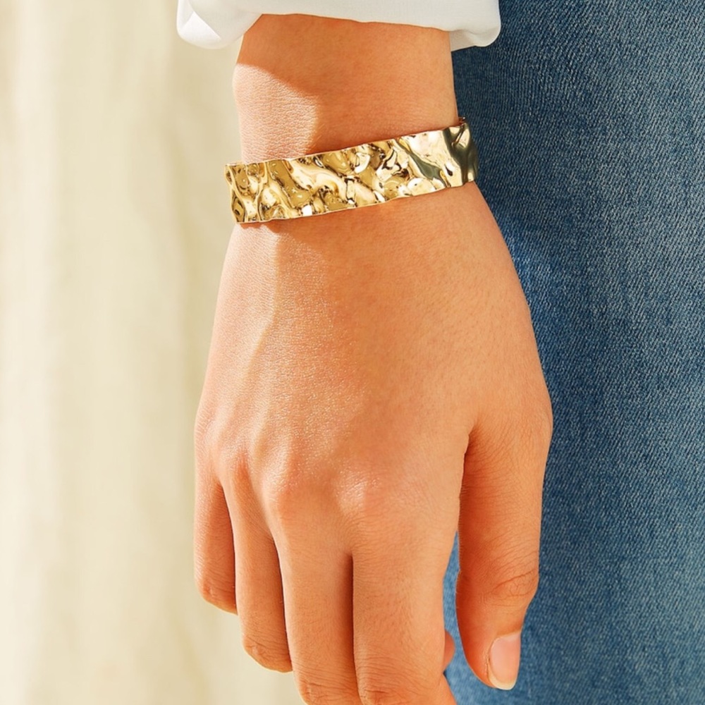 Bracelet Textured Metal Cuff 1pc Ladies Gold new